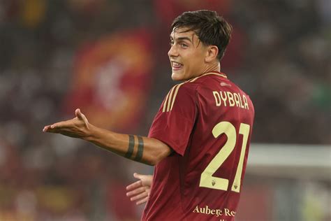 Incontra Paulo Dybala all’AS Roma Store di Via del Corso!.